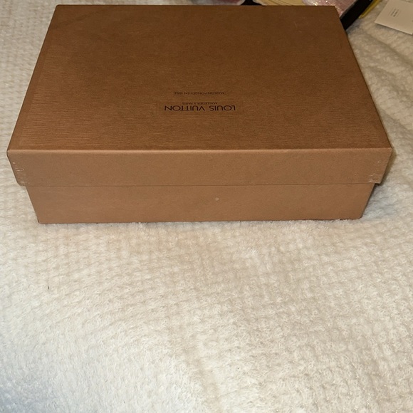 Louis Vuitton 1993 Vintage Brown Epi storage Box w/Ribbon & tissue paper - Picture 5 of 7